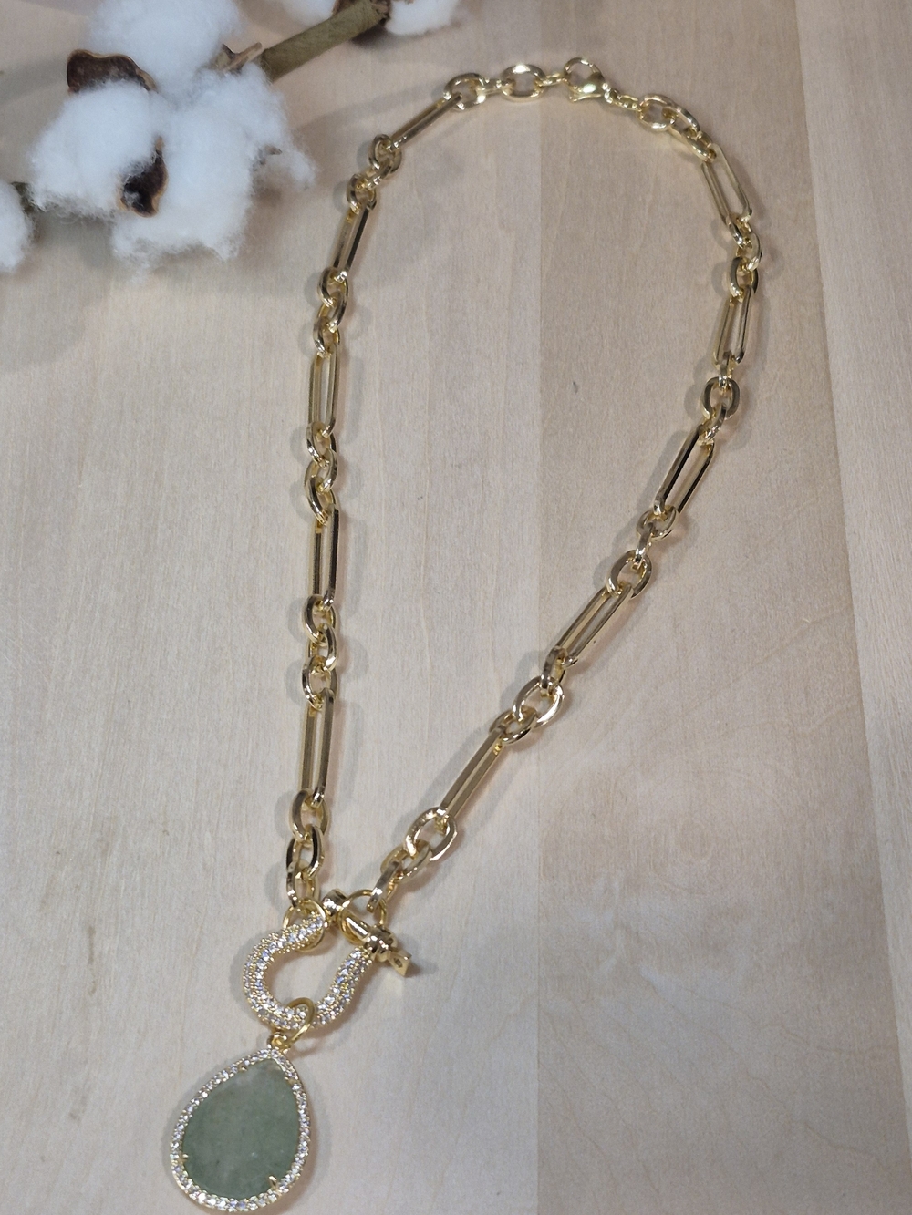 💚💛NEW💚💛 STUNNING!! PaperClip Green Natural Stone And CZ Horseshoe Necklace - Picture 12 of 13